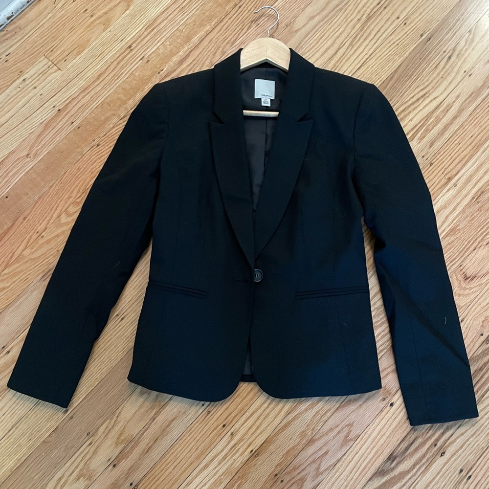Halogen from Nordstrom. Black suit jacket. Like new, barely worn.
